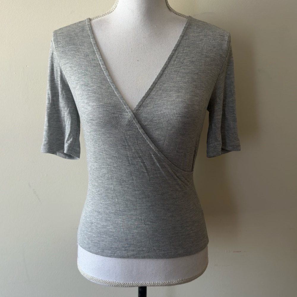 ModCloth Elegant Gray Women's Faux Wrap V-Neck Classy blouse size Large